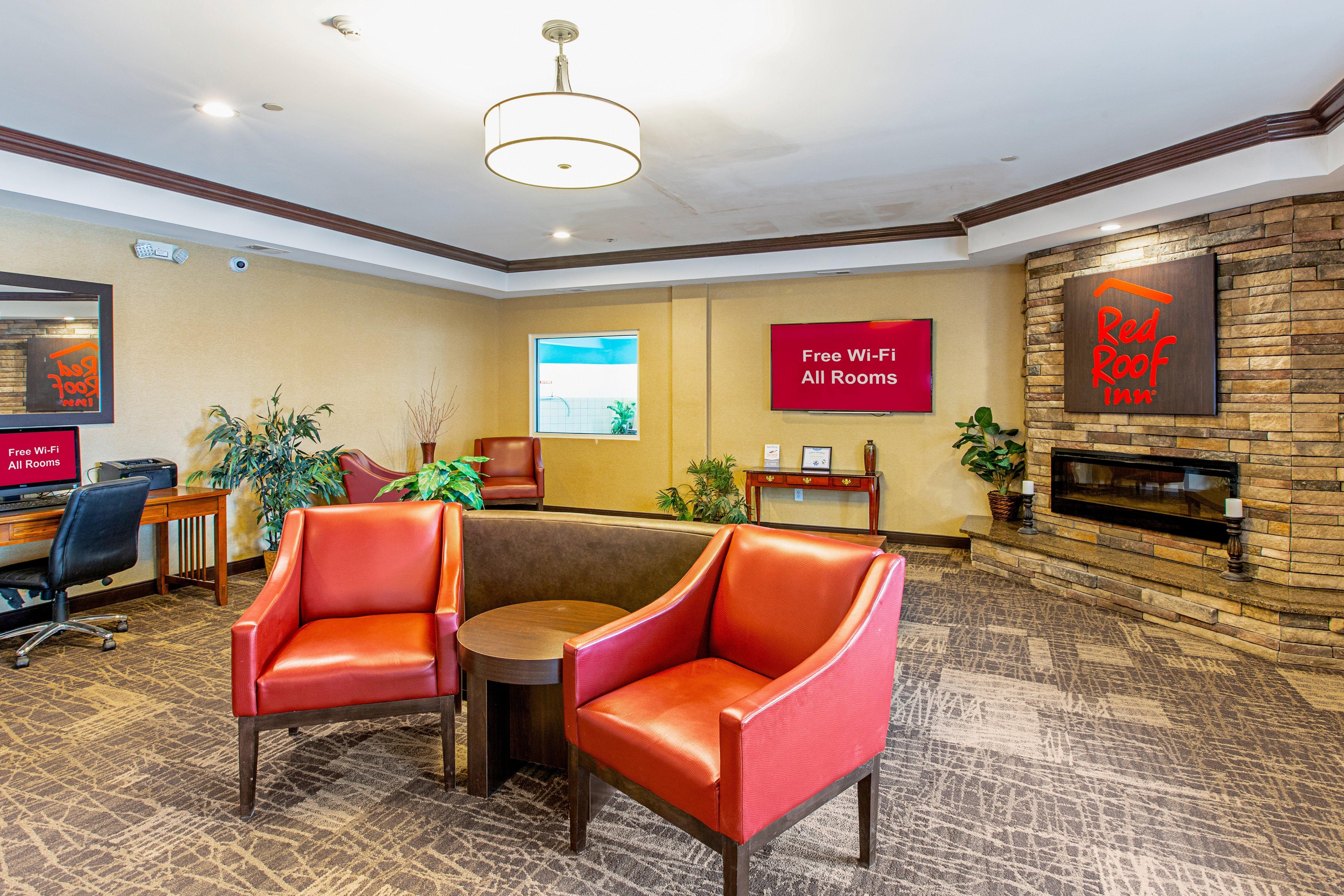 Red Roof Inn & Suites Omaha - Каунсил-Блафс Экстерьер фото